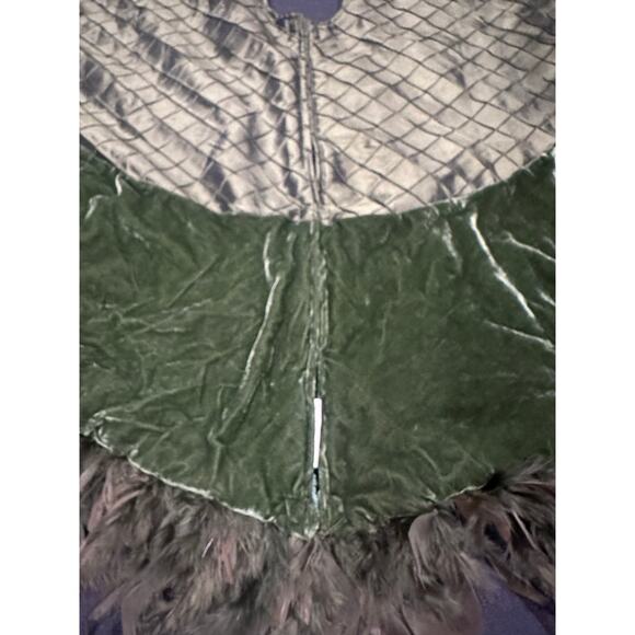 56" Luxury Velvet Silk Like Feathers Christmas Tree Skirt green Advance Concept - Picture 9 of 15